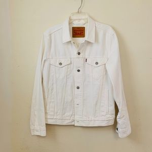 Levi’s Denim Jacket Small LIKE NEW.